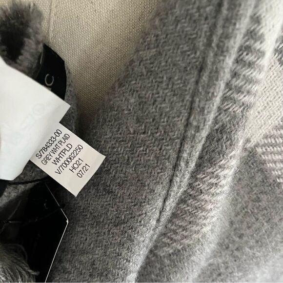 Banana Republic NWT Grey White Plaid Poncho OS - Picture 9 of 9